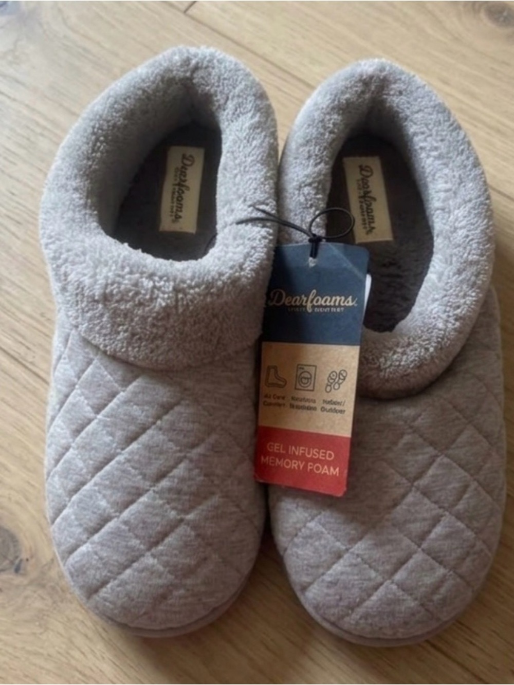 dearfoams Quilted Light Taupe Women's Gel-Infused Memory Foam Slippers